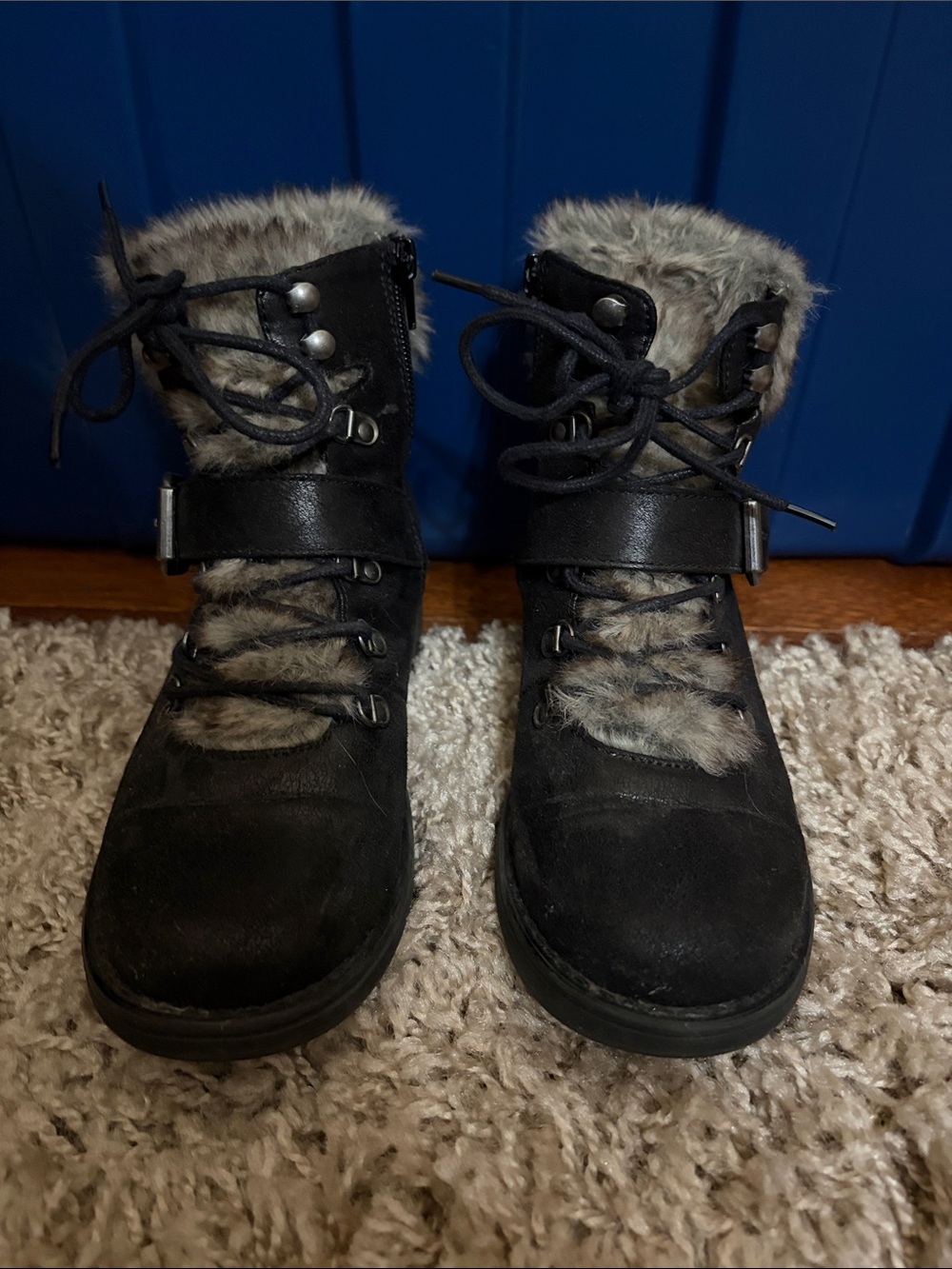 Faux Fur-Trim Black Lace-Up Women's Boots (size 6.5)
